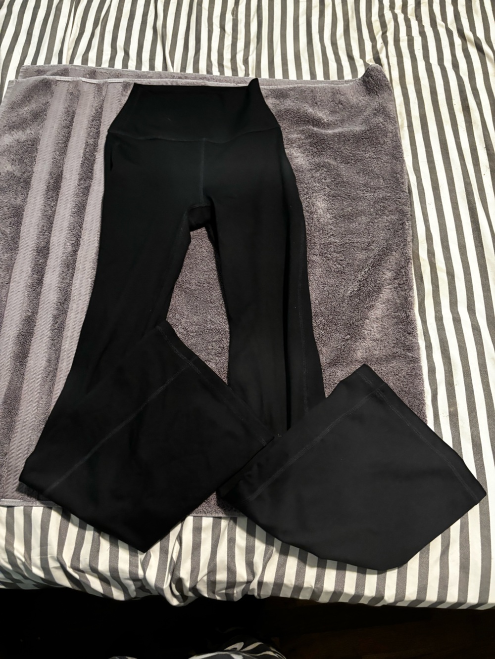 Womens size XS Gilly Hicks Black Stretch Flare Leggings